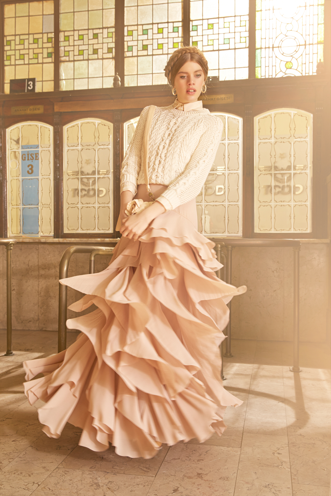 Julia-Veilex-Hannah-Schwaerzer-Semih-Kanmaz-Cosmopolitan-Turkey-April-2014-4