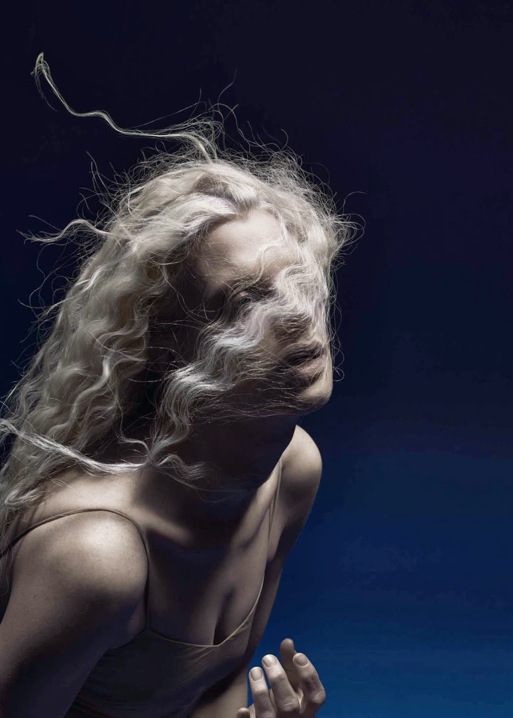 kristen-mcmenamy-by-nadav-kander-for-under-the-influence-magazine-13-spring-summer-2014-11