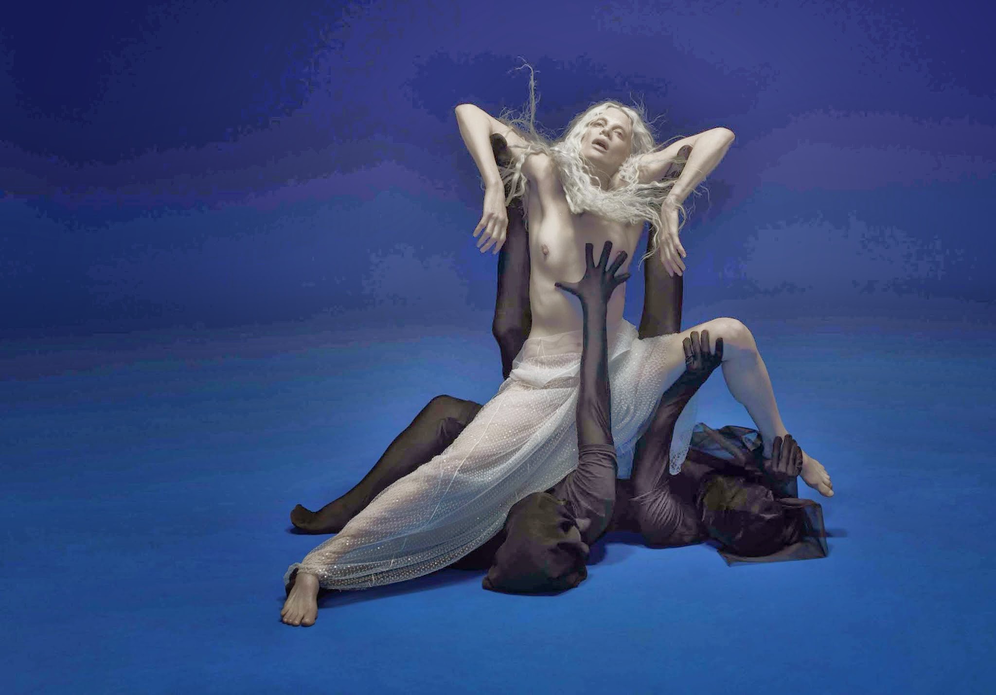 kristen-mcmenamy-by-nadav-kander-for-under-the-influence-magazine-13-spring-summer-2014-3