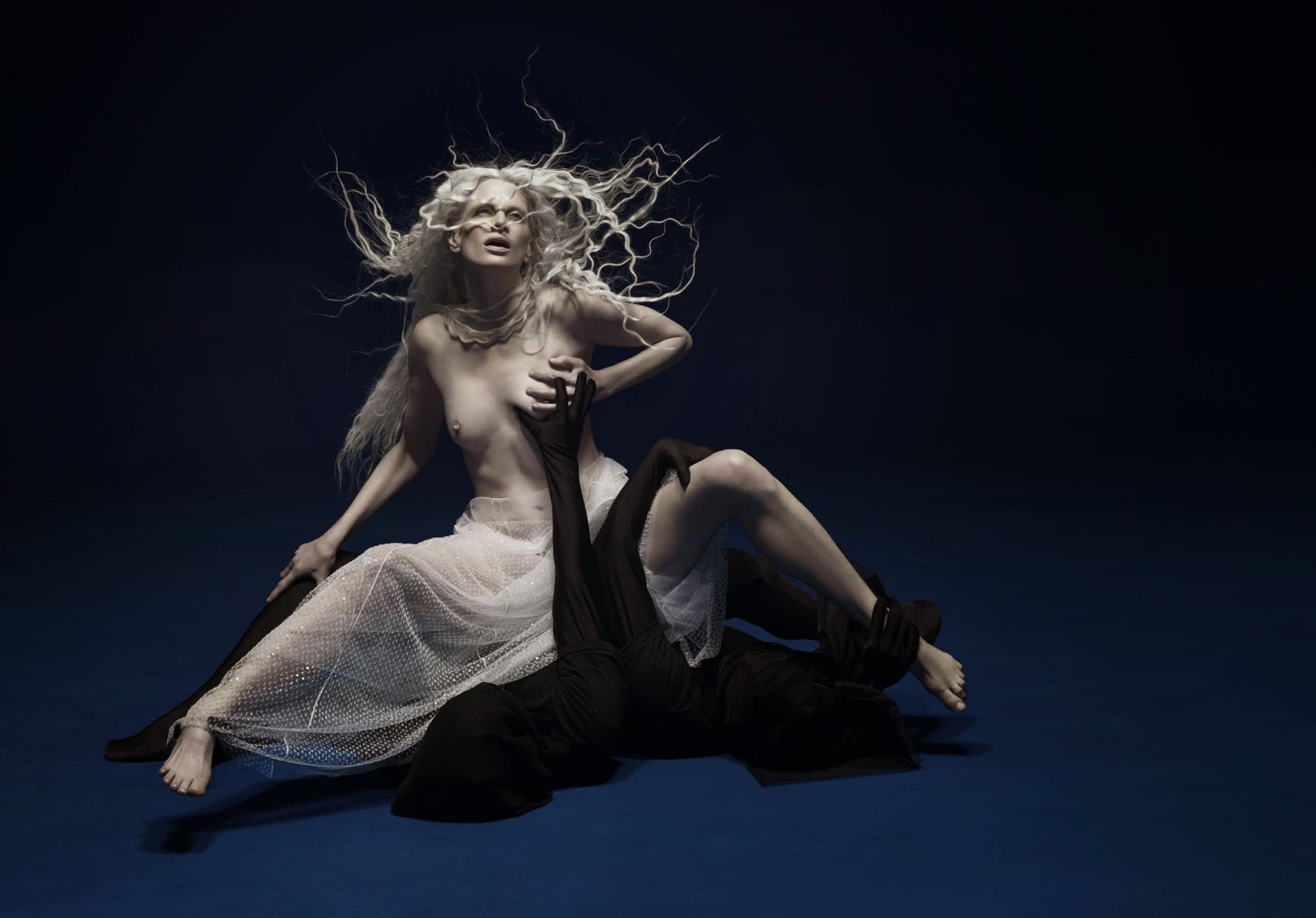 kristen-mcmenamy-by-nadav-kander-for-under-the-influence-magazine-13-spring-summer-2014-4