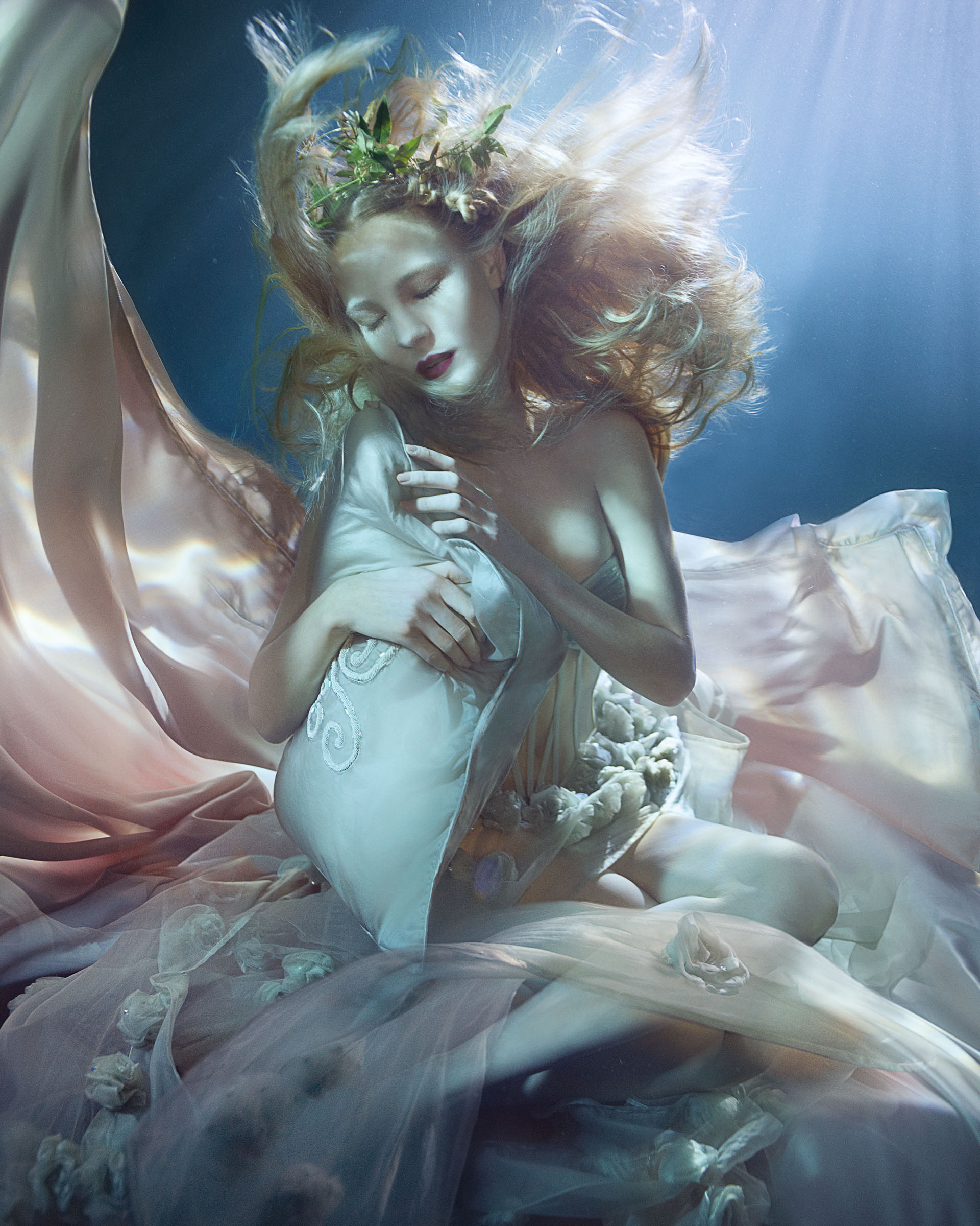 lydia-beesley-franziska-klein-by-zena-holloway-for-how-to-spend-it-may-2014-5