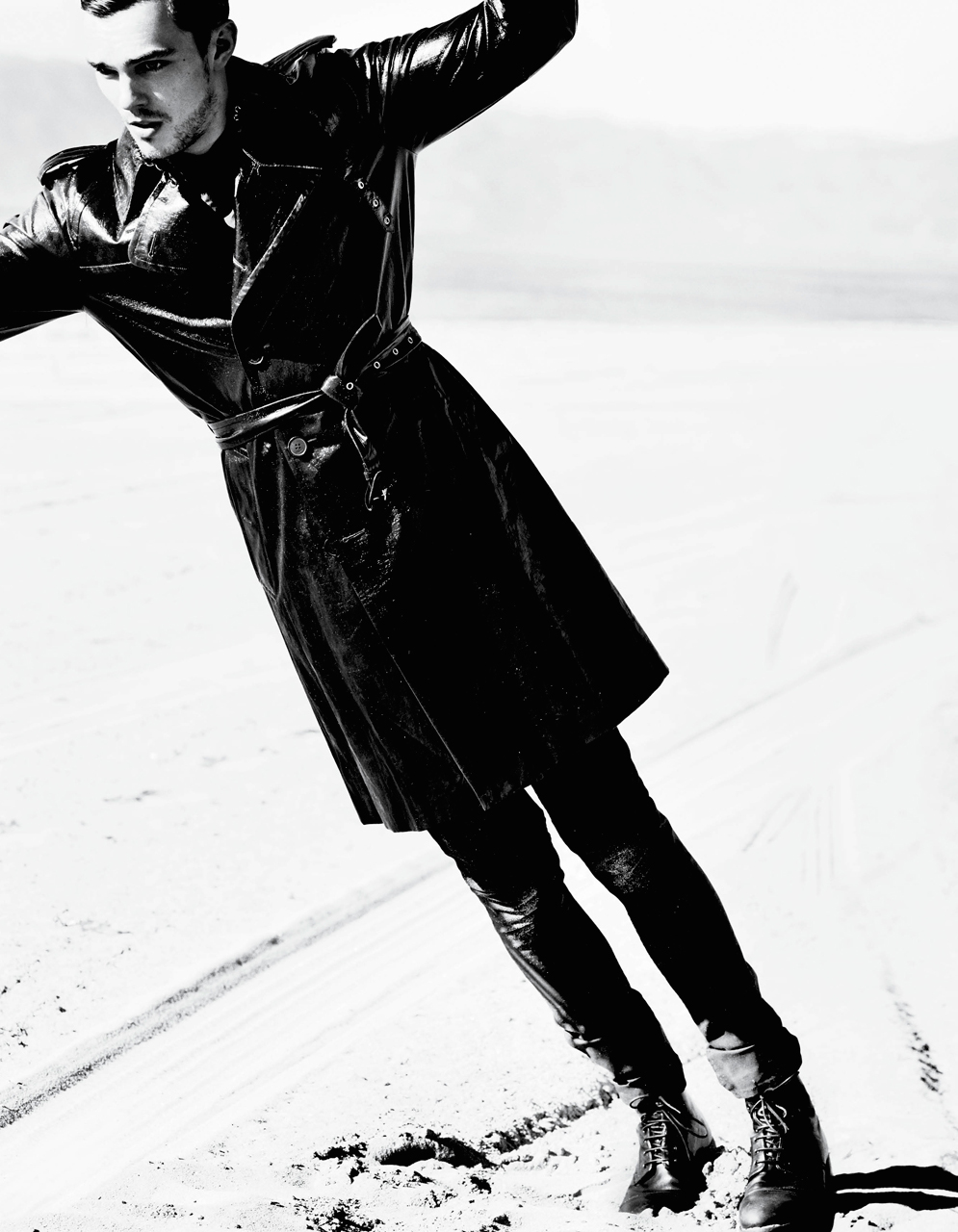 nicholas-hoult-by-mario-testino-for-v-magazine-man-spring-summer-2014-4