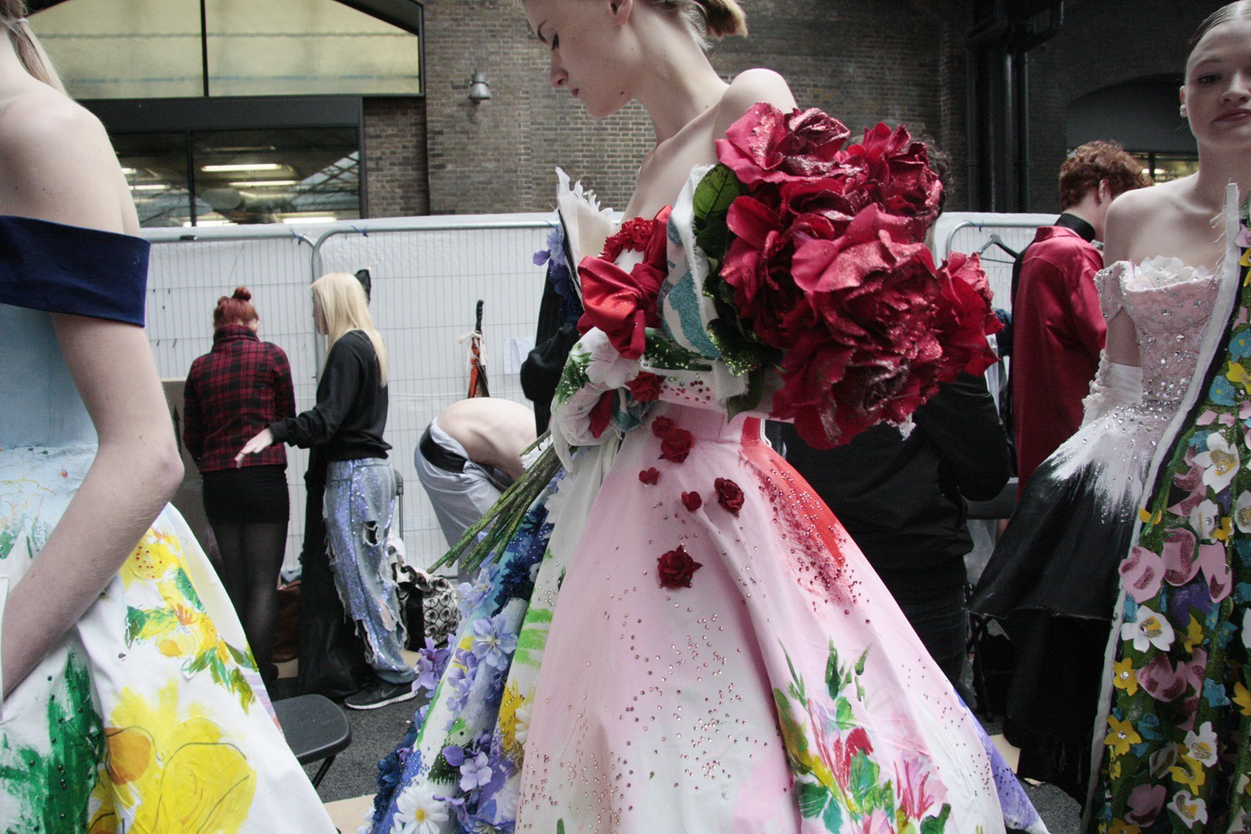 1granary_central_saint_martins_ba_press_show_2014_backstage_1086