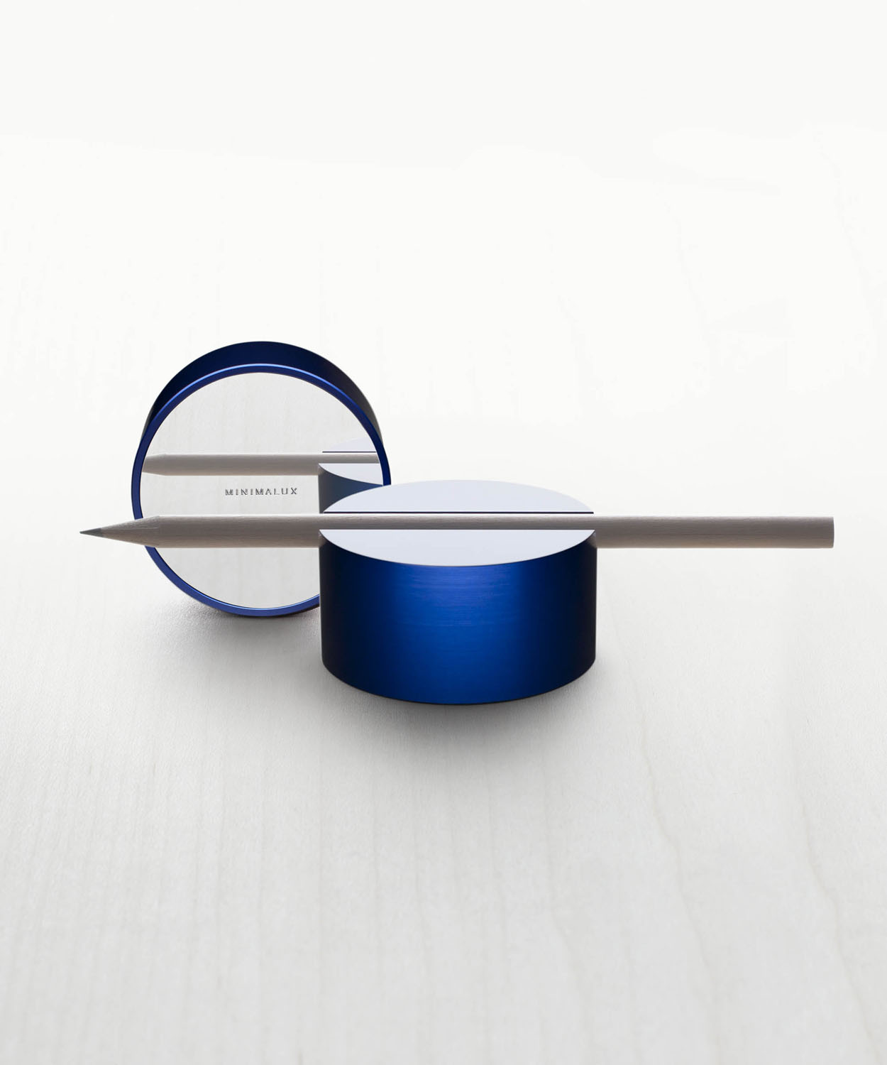 pen-rest-cobalt-with-base