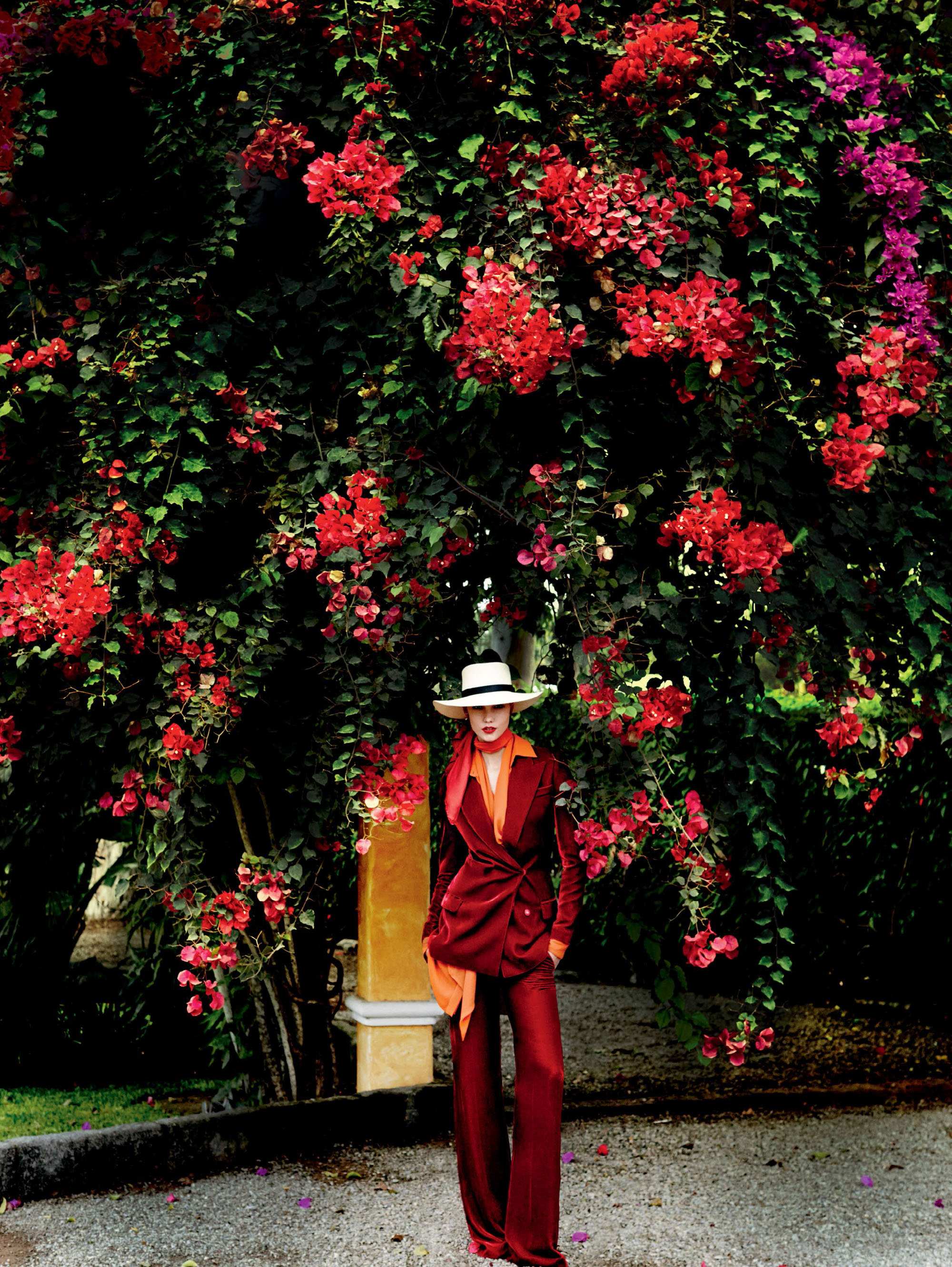 karlie-kloss-by-mario-testino-for-vogue-us-september-2014-4