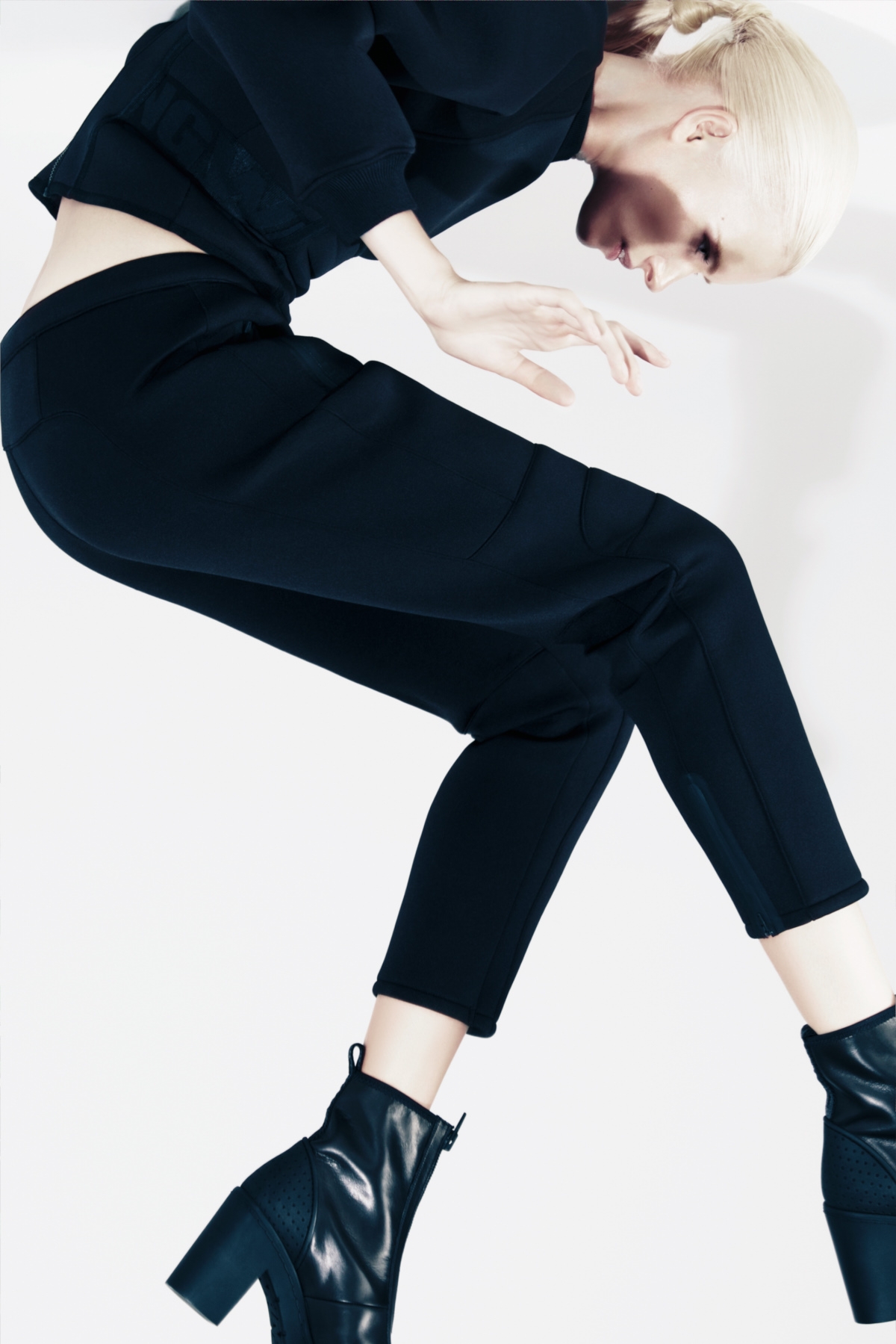 alyona-subbotina-by-sevda-albers-for-lofficiel-mexico-november-2014-11