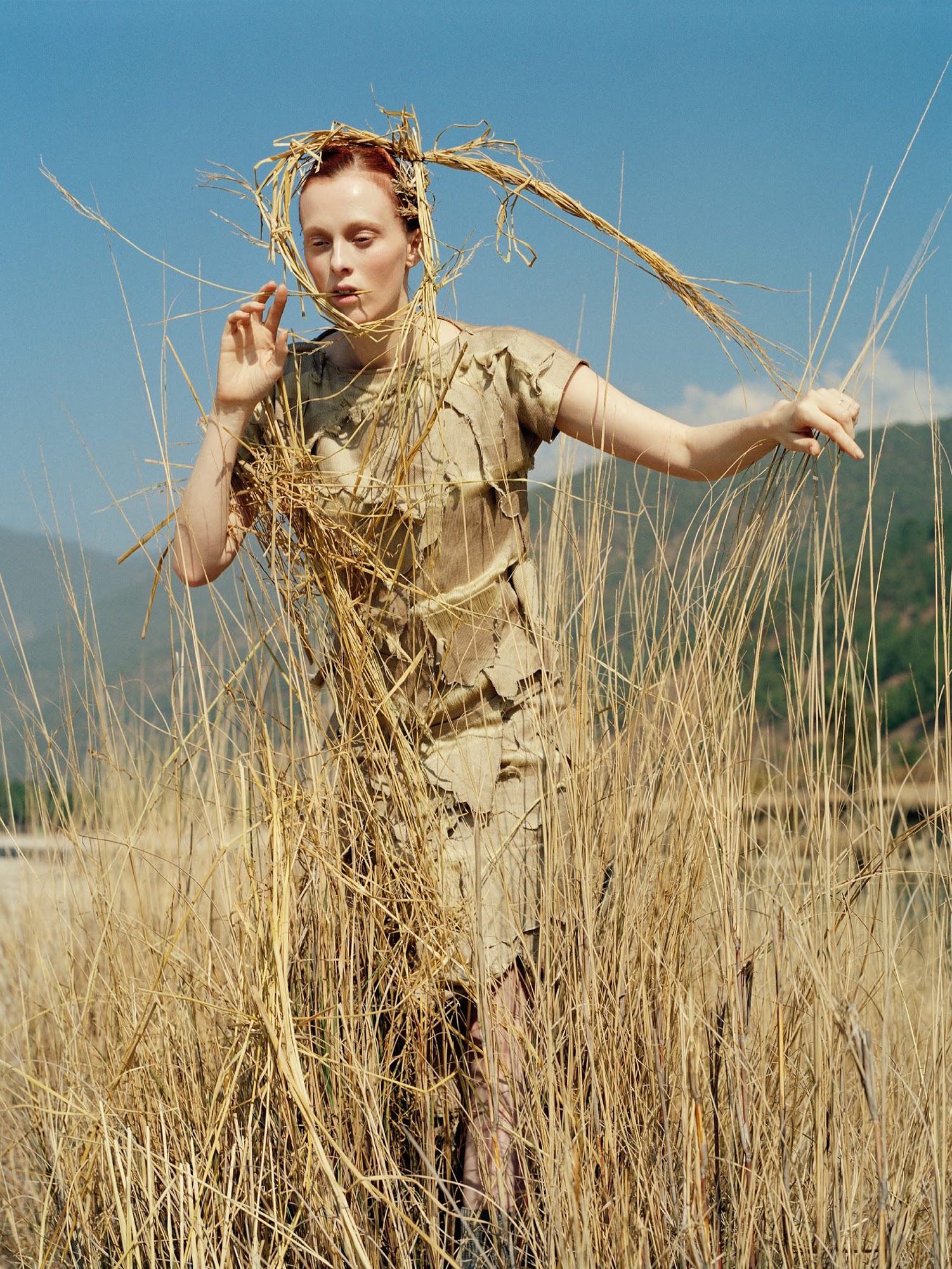 karen-elson-by-tim-walker-for-vogue-uk-may-2015-20