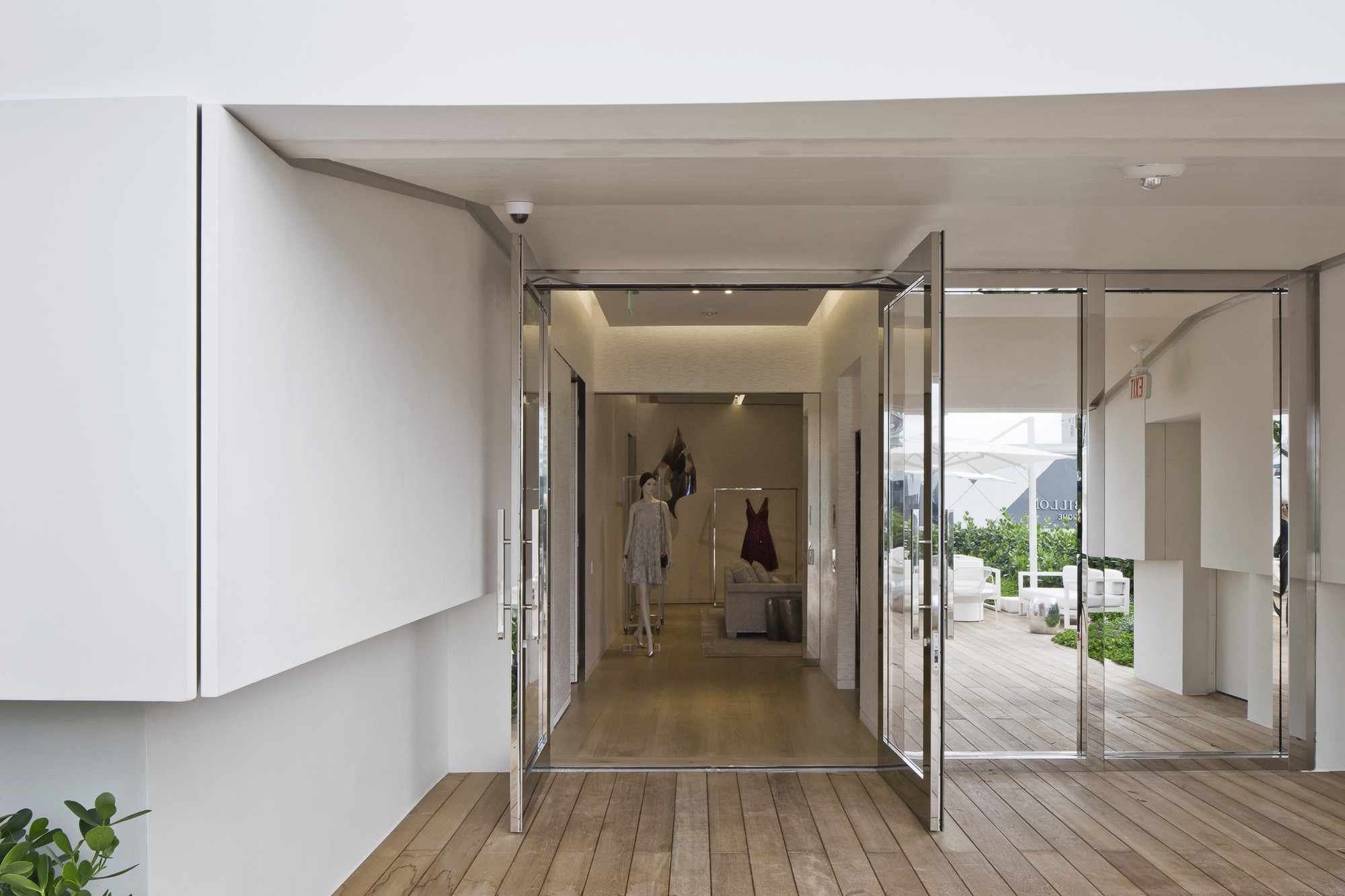 Dior Miami Facade-yesonfashion-com-09