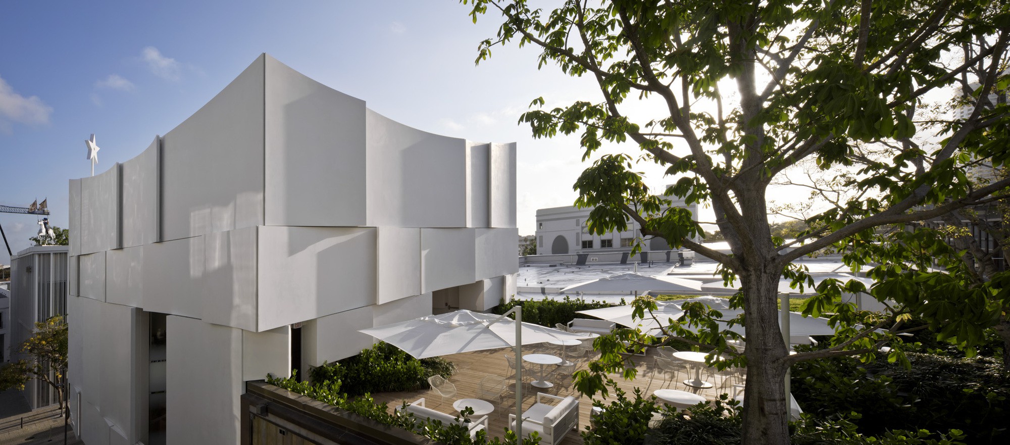 Dior Miami Facade-yesonfashion-com-12
