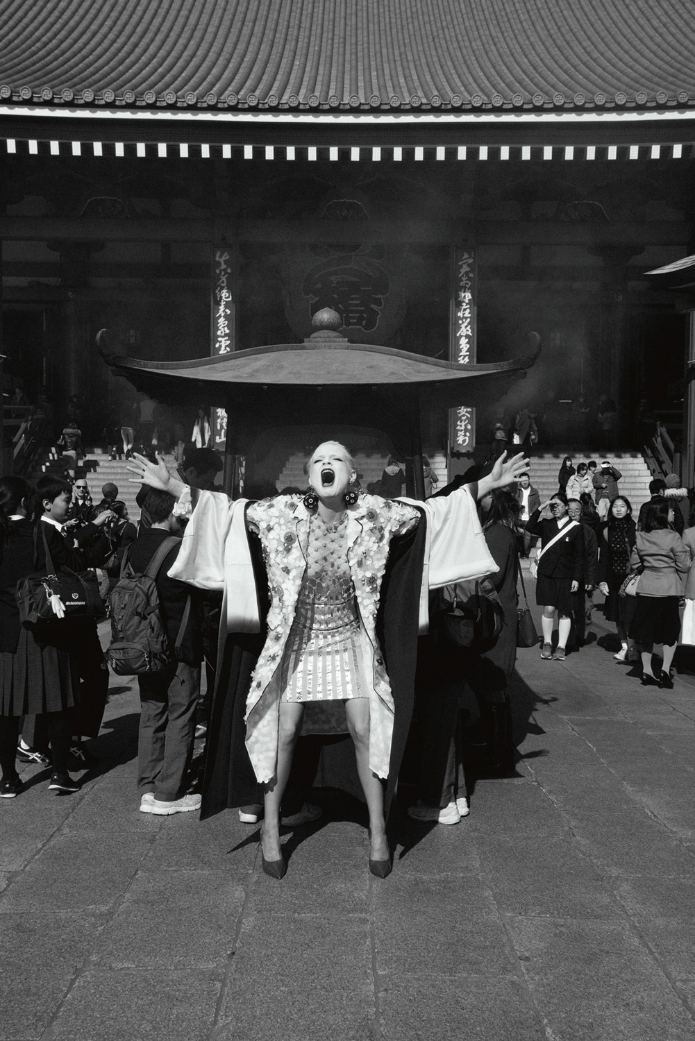 Numero-April_2016-Guinevere_van_Seenus-by-Sofia_Sanchez-Mauro_Mongiello-yesonfashion-com-03