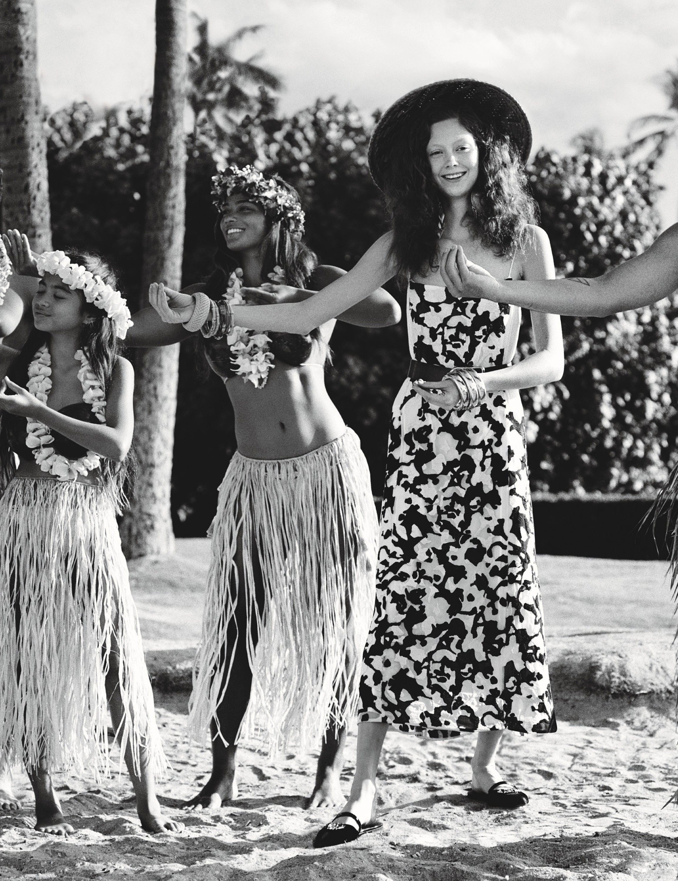 W_Magazine-June_July_2016-Natalie_Westling-by-Alasdair_McLellan-04