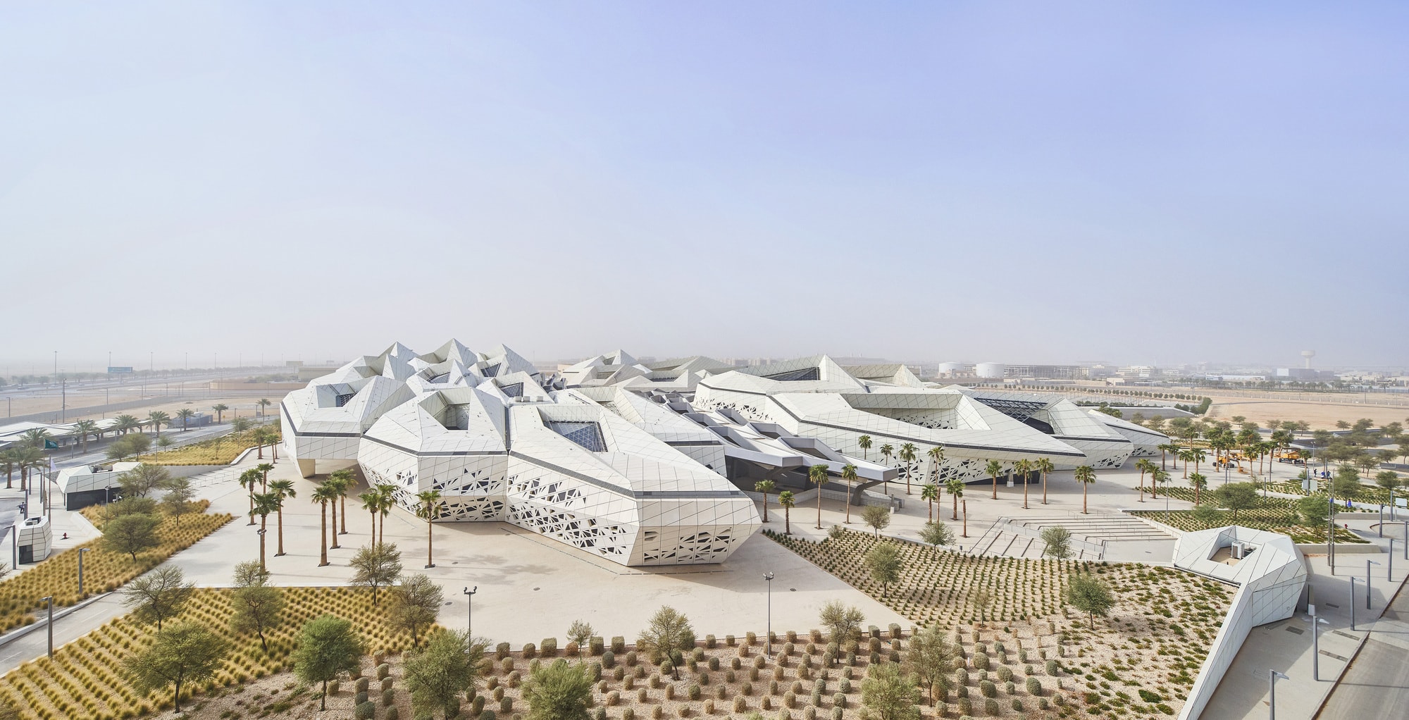 阿卜杜拉国王石油研发中心 by Zaha Hadid Architects
