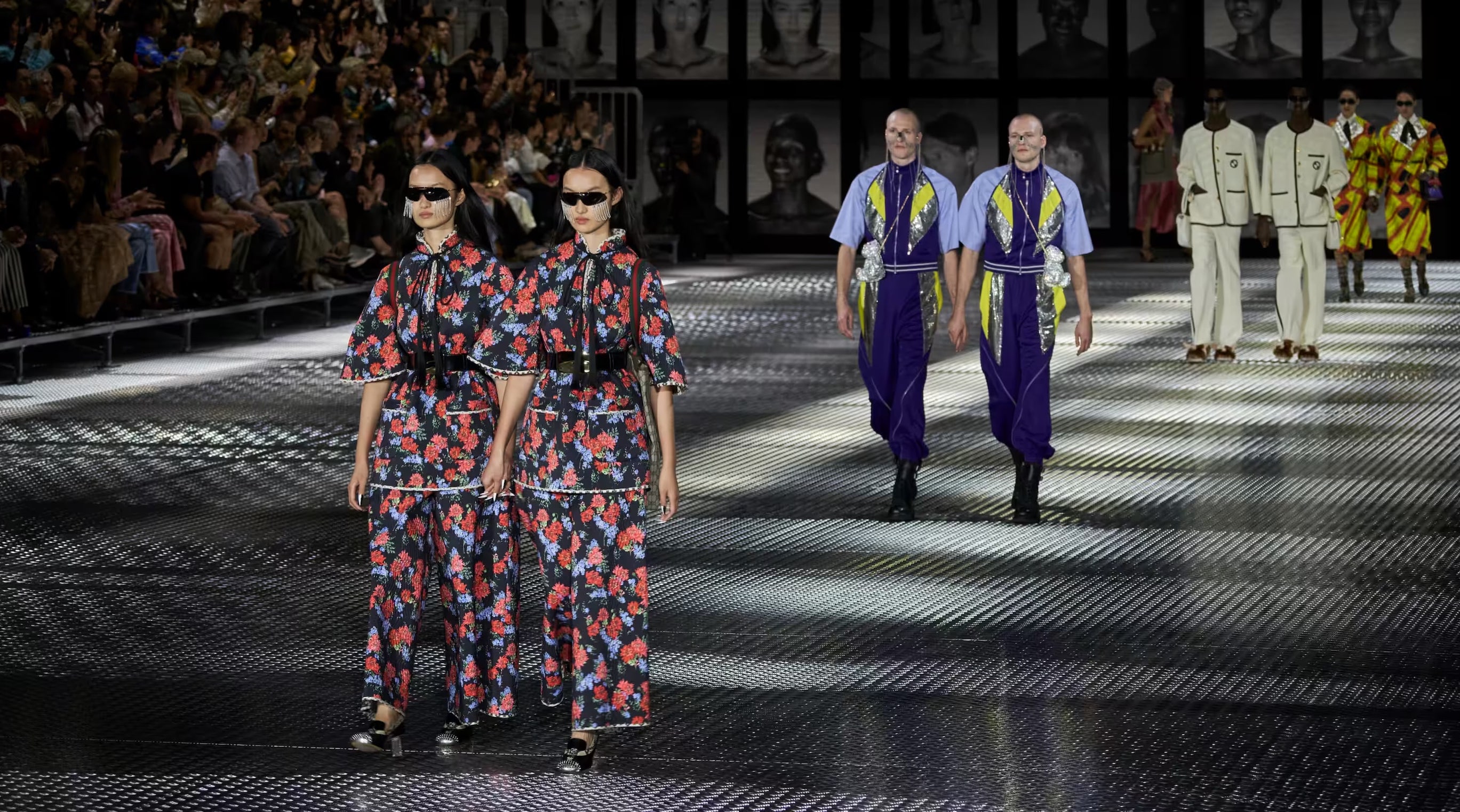 Gucci 2023 春夏 Twinsburg：68对双胞胎的一场时装秀